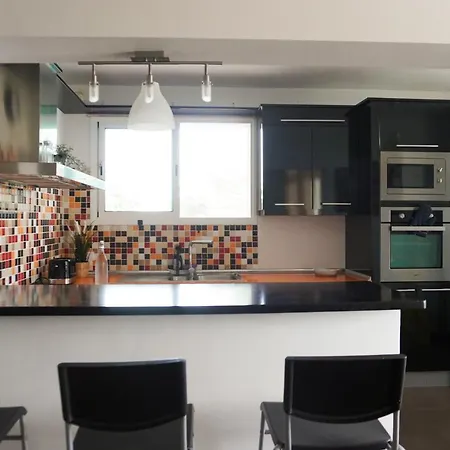 Modern House In Бахамар