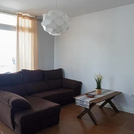 Modern House In Apartmán