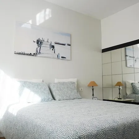 Modern House In شقة